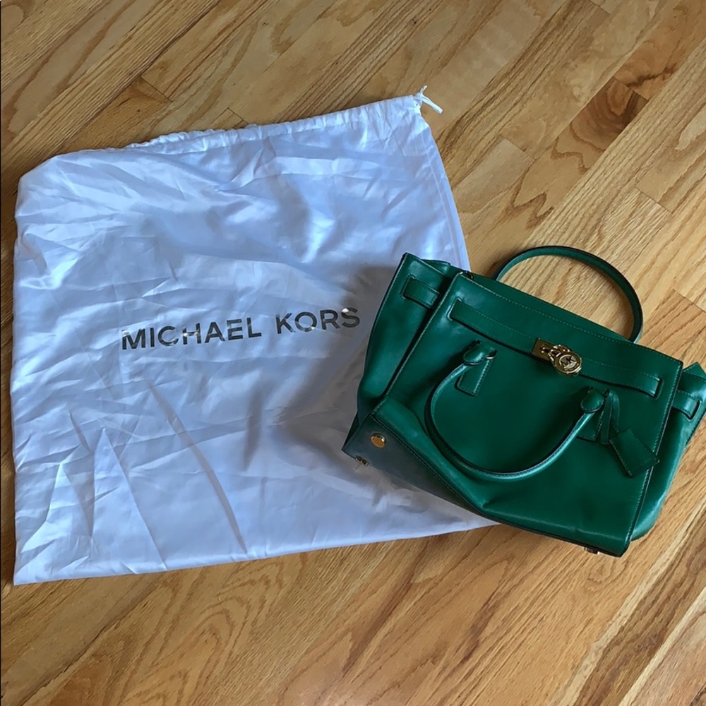 Michael Kors green purse !!